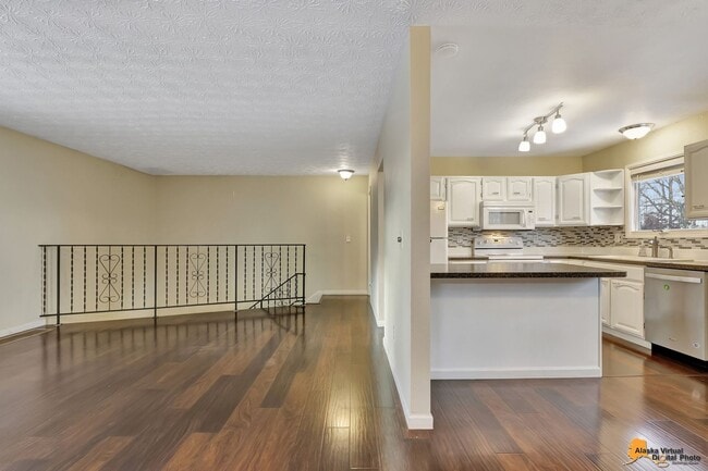 Building Photo - South Anchorage Townhouse for Rent