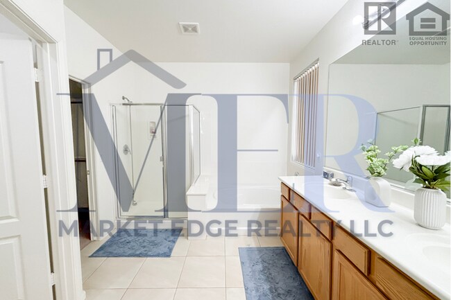 Building Photo - 4Bed/2Bath Furnished Home w/3 Car Garage! ...