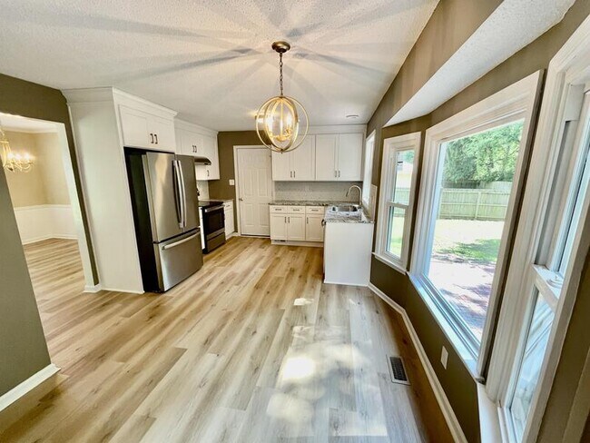 Building Photo - 13004 Astalot Dr SE