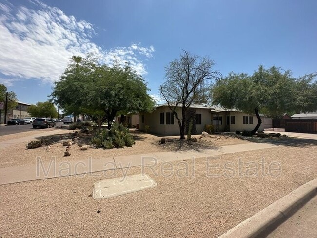 Building Photo - 1501 E Palm Ln