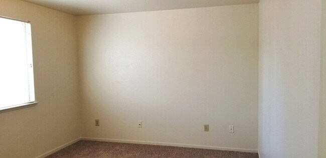 Building Photo - Town Home For Rent in Carson City