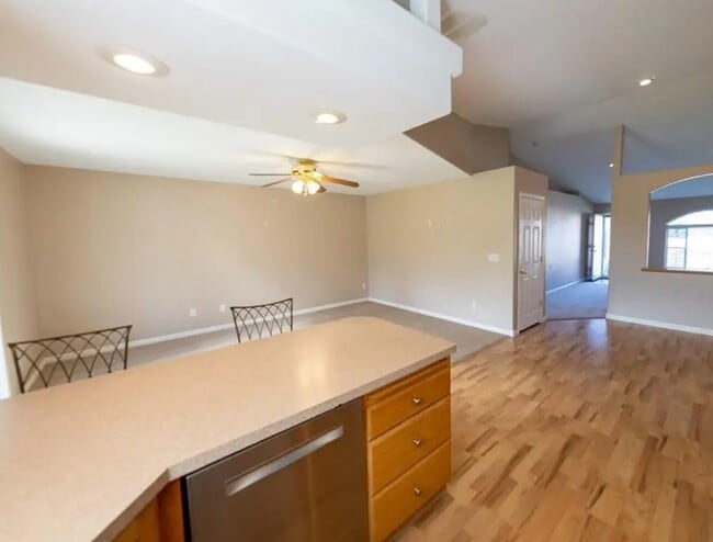 Building Photo - 2437 Brandon Dr