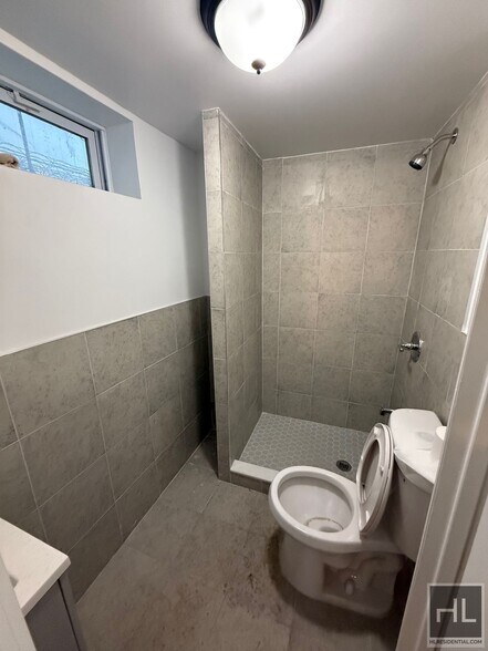 Building Photo - 92-49-92-75 75th St