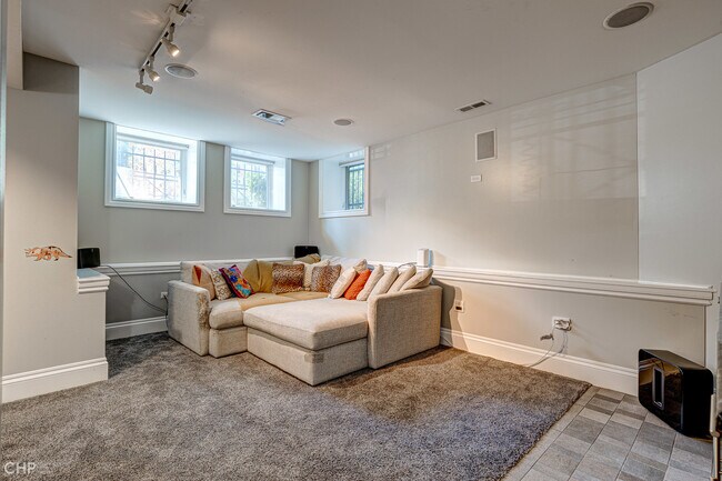 Building Photo - 2116 W Potomac Ave