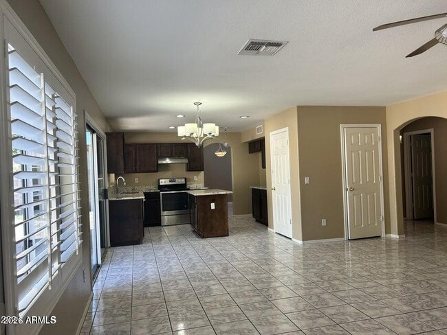 Building Photo - 5368 W Topeka Dr