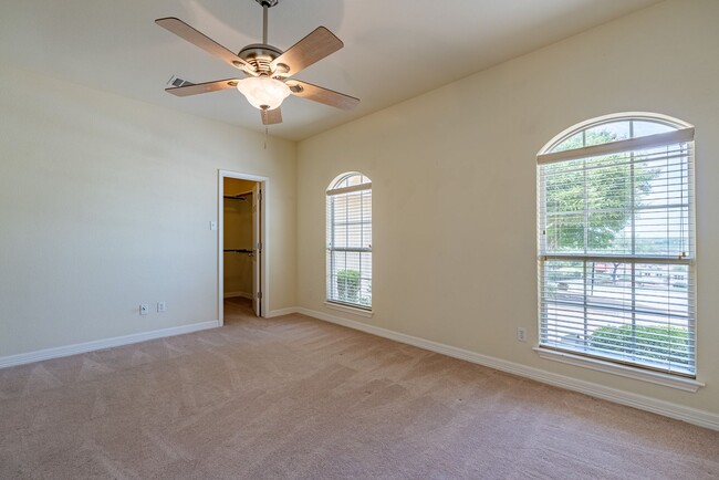Building Photo - 1305 Delsie Dr