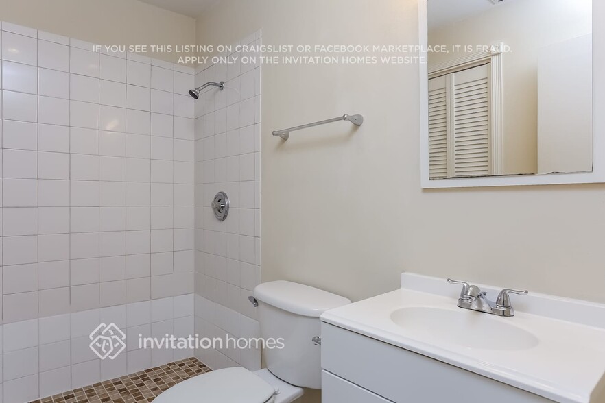 Building Photo - 514 NW Floresta Dr