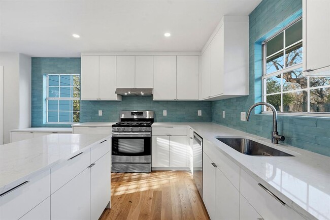 Building Photo - 827 Gullett St