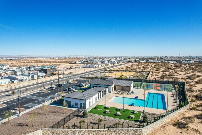 Building Photo - Beautiful East side House 4 bed-2.5 baths, part of The Overlook Casa Club that includes Swimming ...