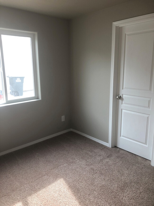 Building Photo - Newer Construction For Rent