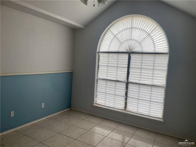 Building Photo - 10 27th