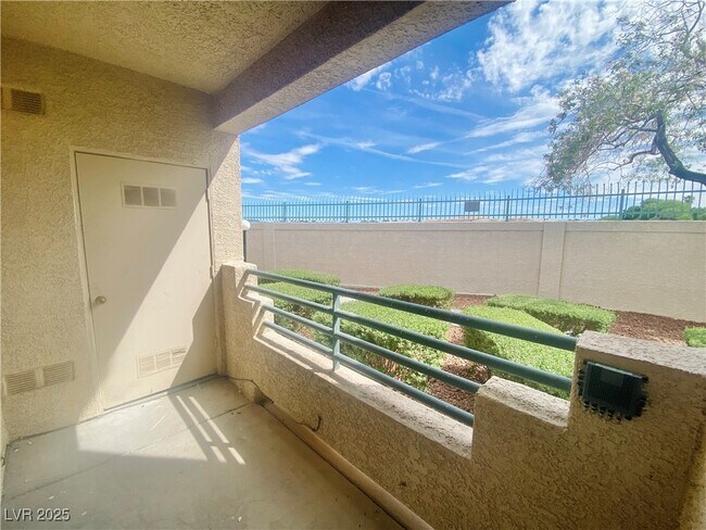 Building Photo - 5415 W Harmon Ave