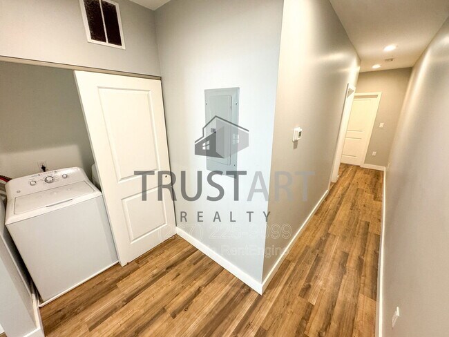 Building Photo - 1712 N Marshall St