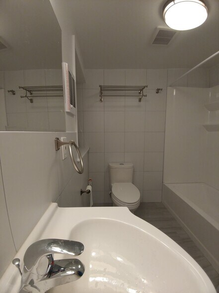 Building Photo - 520 N 15th St