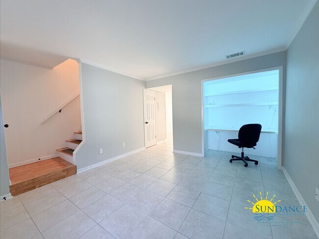 Building Photo - Charming 2BR townhome just steps from beautiful Cinco Bayou in Fort Walton Beach!