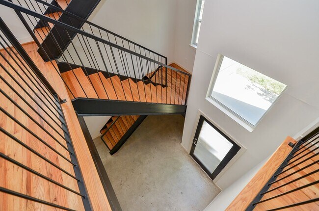 Building Photo - 1505 Utah St