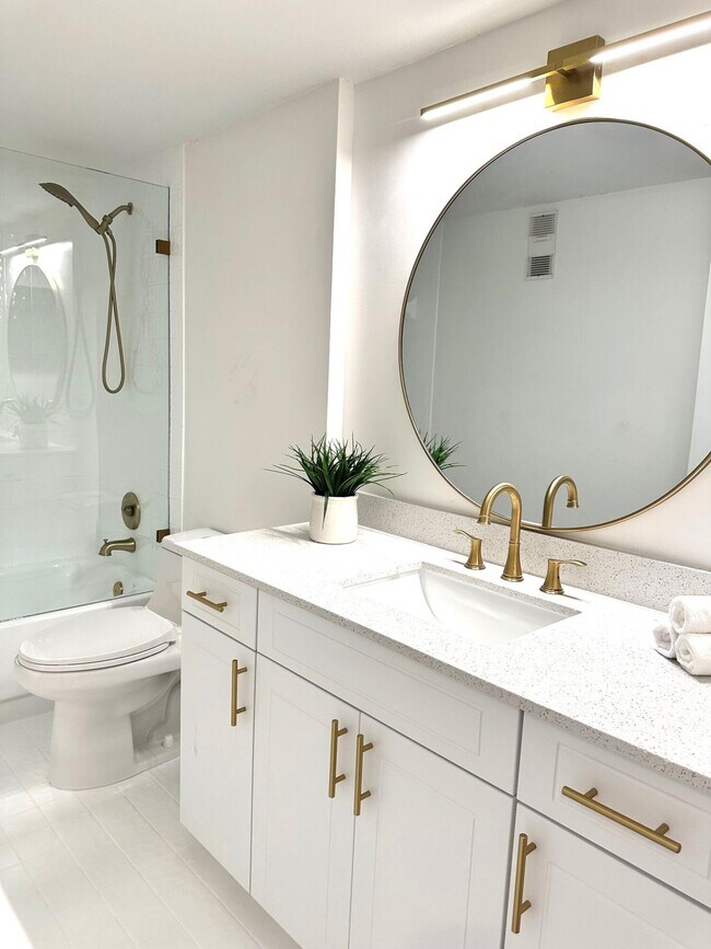 Building Photo - 14096 Huntington Pointe Dr