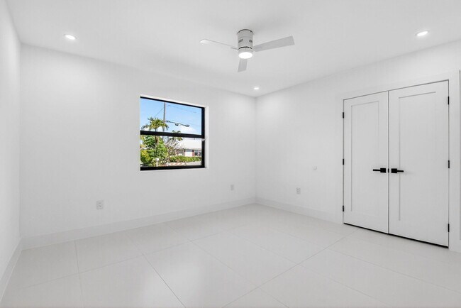 Building Photo - 1410 Beta Ct N