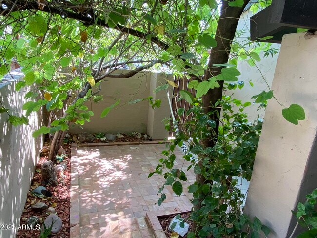 Building Photo - 2312 W Lindner Ave