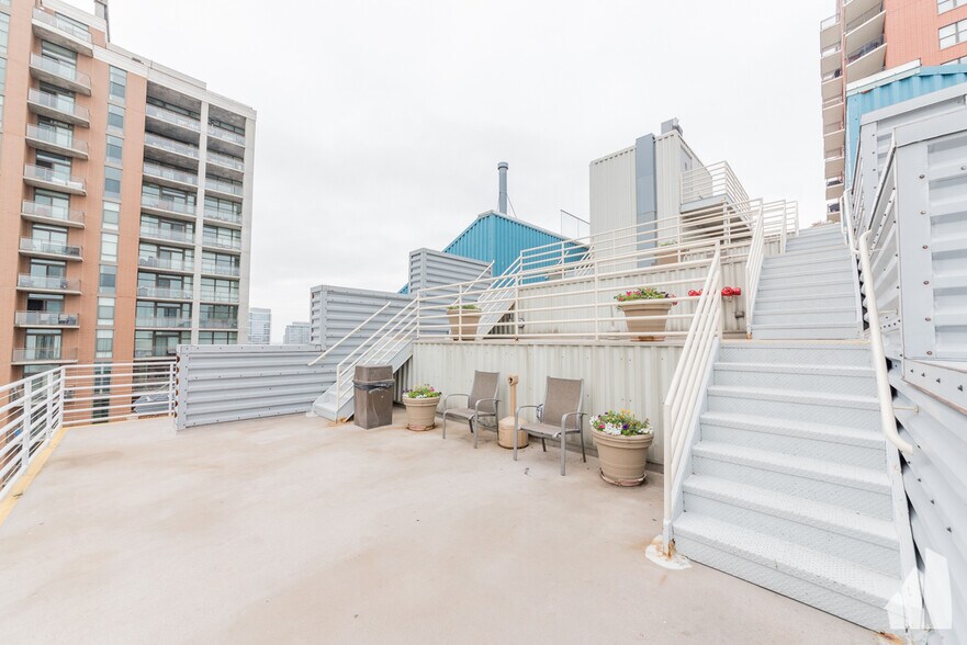 Building Photo - 40 E 9th St