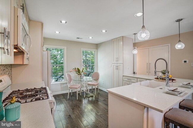 Building Photo - 7531 Chrisland Cove