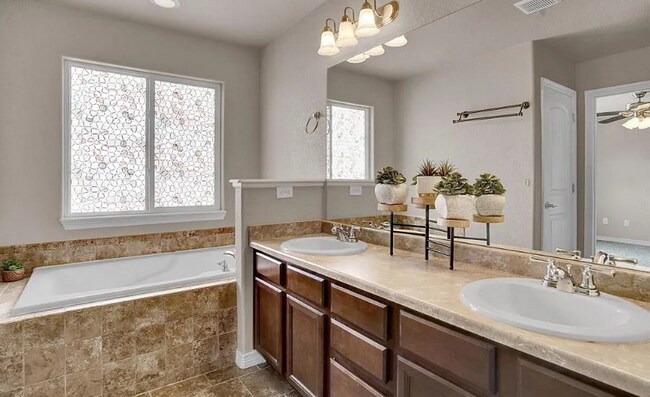 Building Photo - 7425 Willowdale Dr