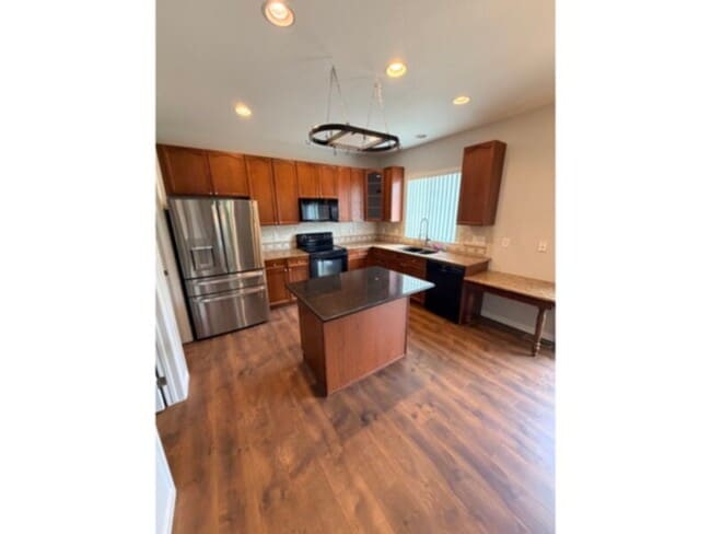 Building Photo - 10552 Vaughn Ct