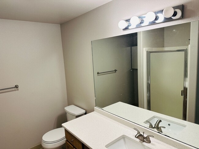 Building Photo - 710 SE 135th Ct