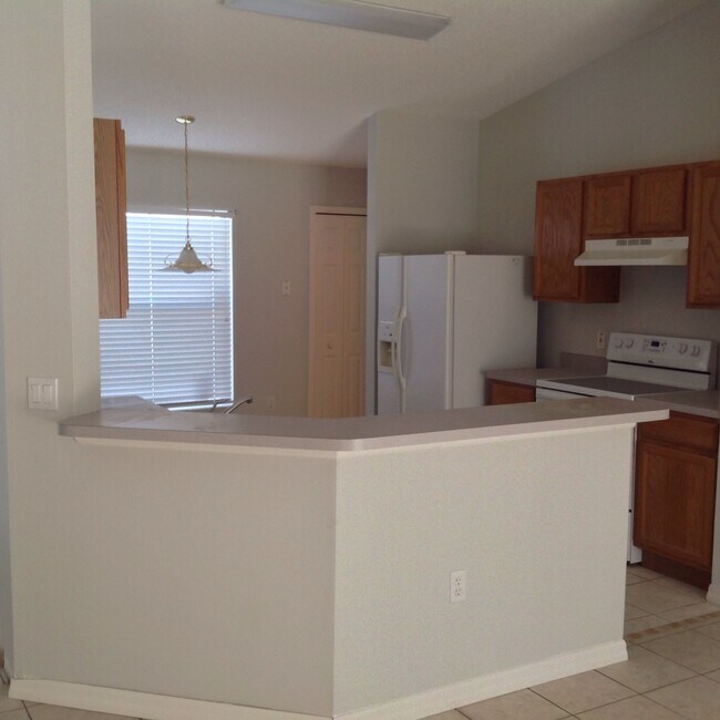 Building Photo - Close to I-4 Nice 3 Bedroom 2 Bath Call Ca...