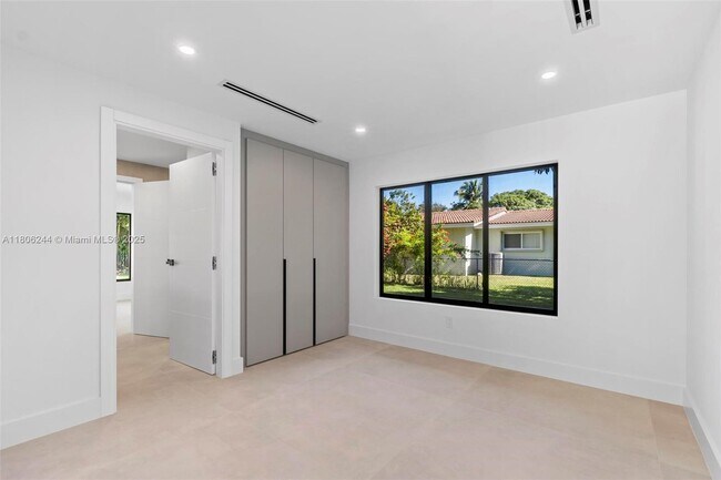 Building Photo - 7530 SW 134th St