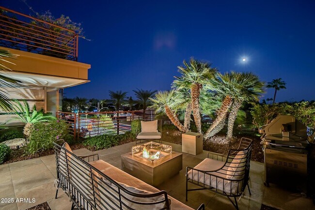 Building Photo - 7167 E Rancho Vista Dr