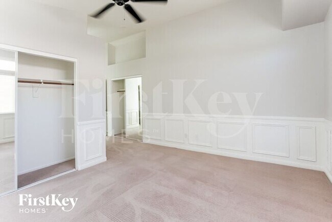 Building Photo - 7284 Golden Star Ave