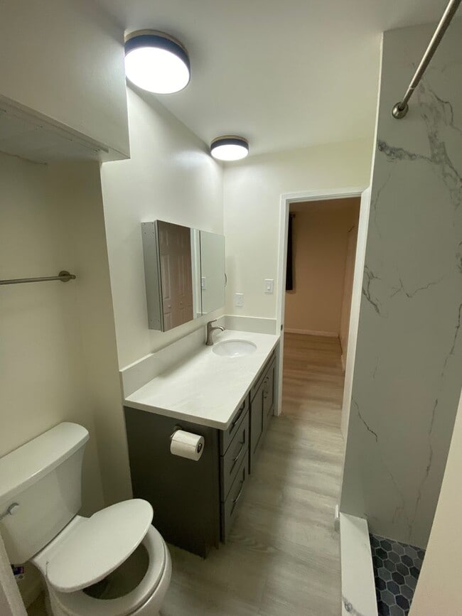 Building Photo - Newly Renovated 1 Bed. 1, Bath, 1 parking in Moilili.