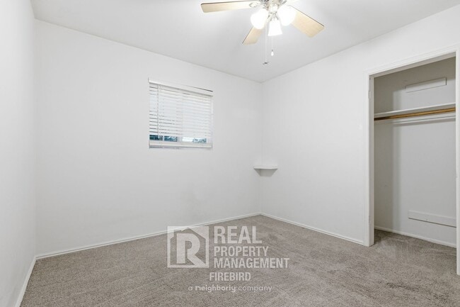 Building Photo - 1901 N 48th Pl