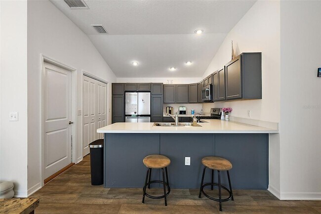 Building Photo - 5817 Valente Ct