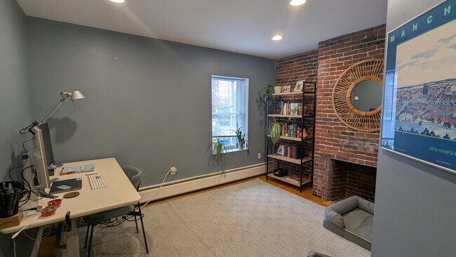 Building Photo - 105 W Merrimack St