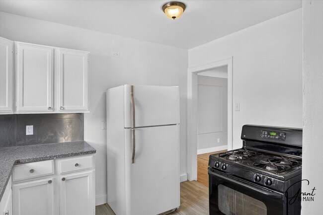 Building Photo - 17127 Roselawn St