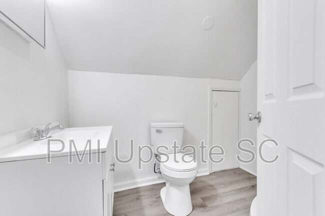 Building Photo - 109 S 7th St