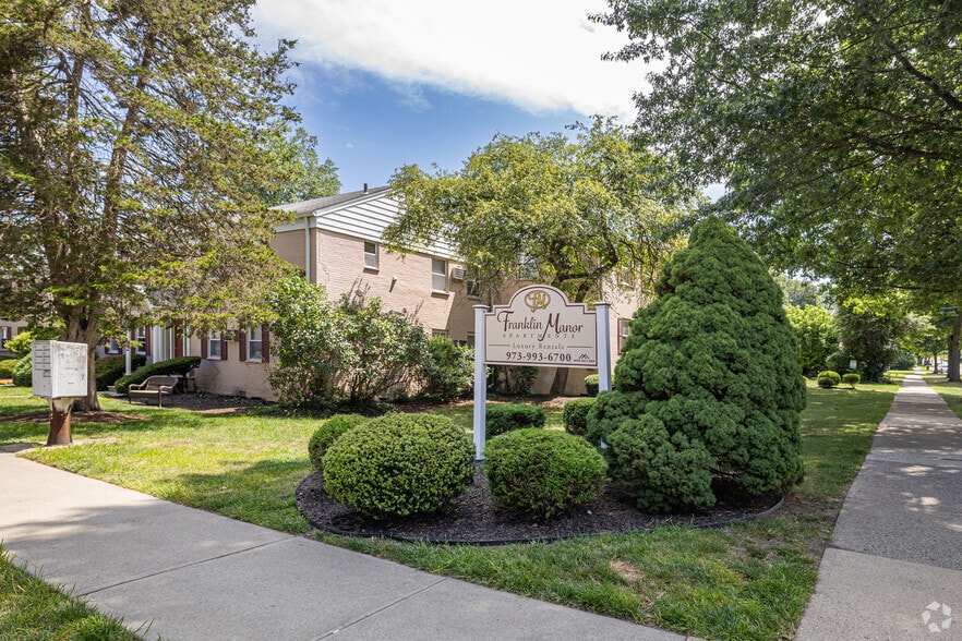 Primary Photo - Franklin Manor Apartments