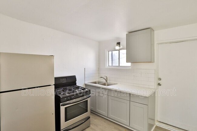 Building Photo - 102 E Hatcher Rd