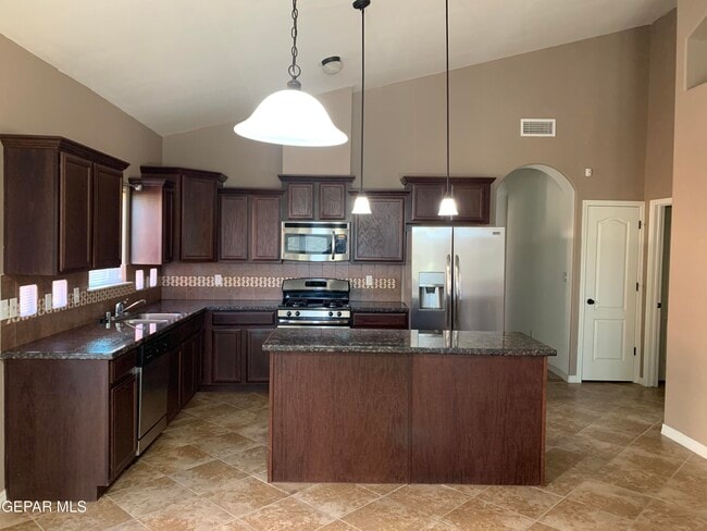 Building Photo - 14657 Spanish Point Dr