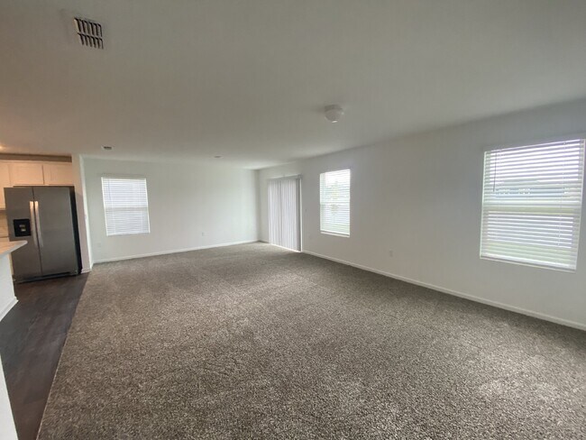 Building Photo - Beautiful 4-Bedroom Home in Cross Creek – Resort-Style Amenities & Convenient Clay County Location!
