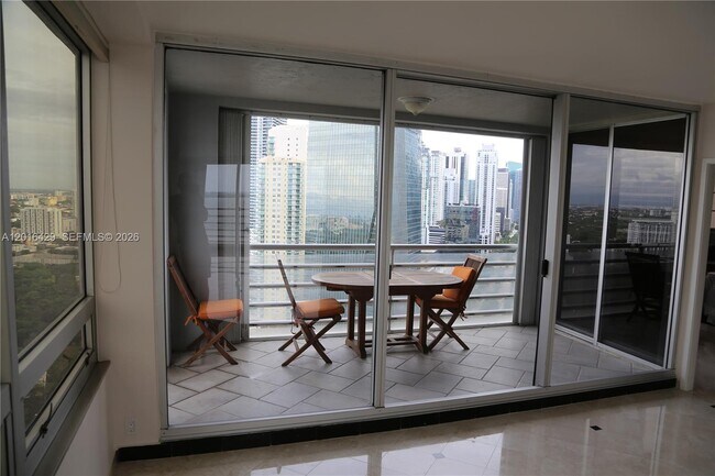 Building Photo - 1541 Brickell Ave