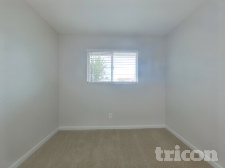 Building Photo - 2236 Dunlap Dr