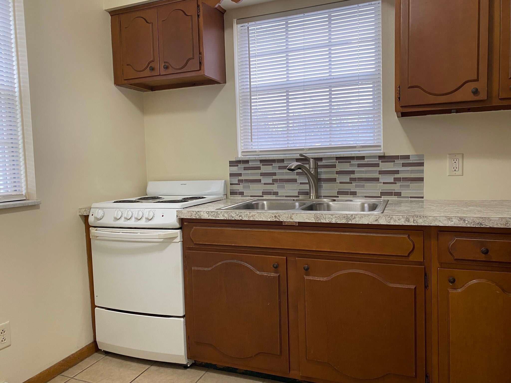 Eat-in Kitchen - 3933 Clareridge Dr