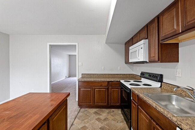 Building Photo - 133 Creekside Ct