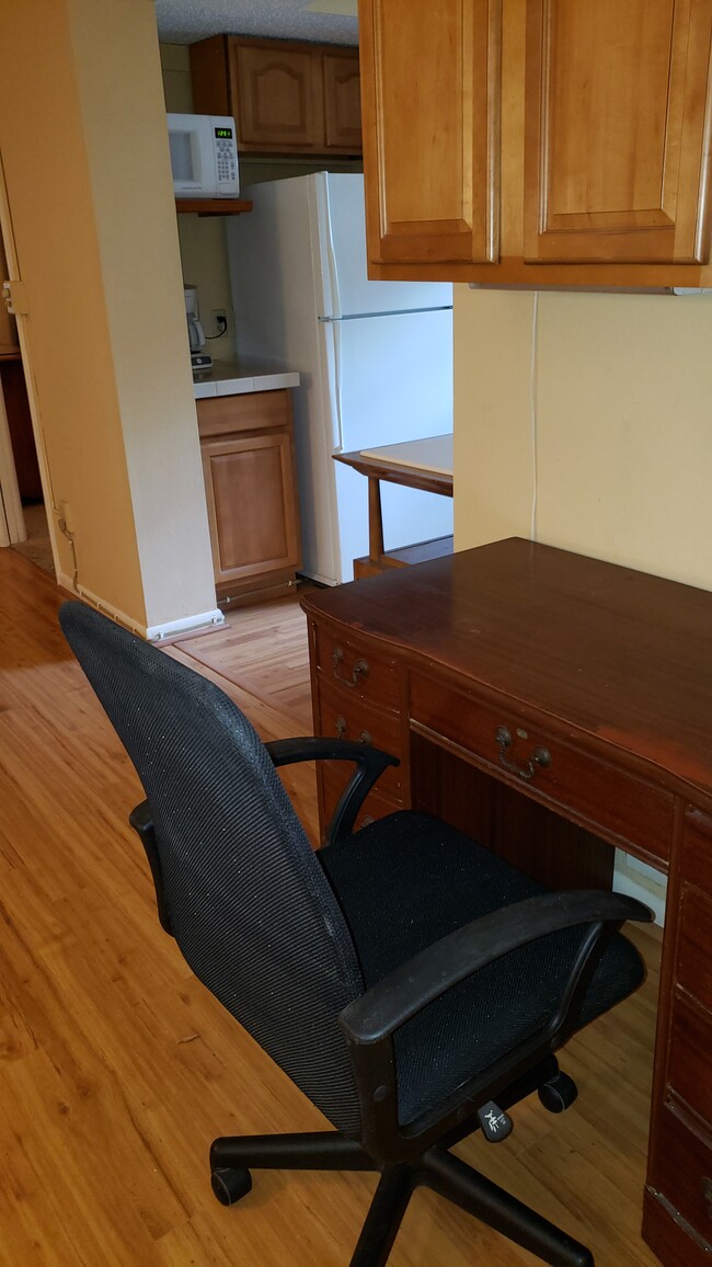 Desk - 1437 Wegmann Dr