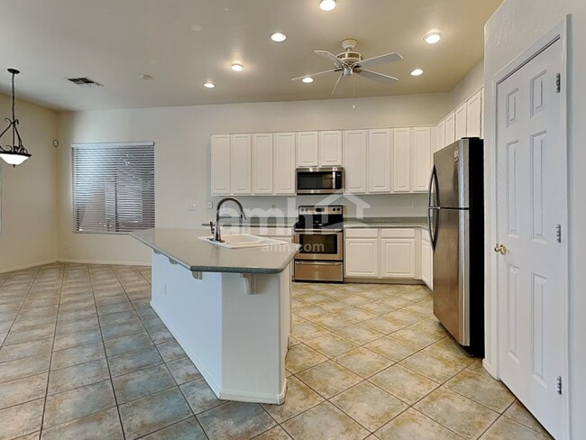 Building Photo - 8027 W Clara Ln