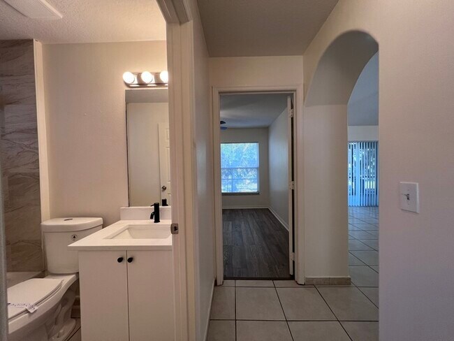 Building Photo - PRICE REDUCED FOR A QUICK MOVE IN!!  Beaut...