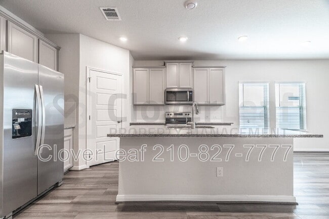 Building Photo - 9510 Fls Cyn Blvd